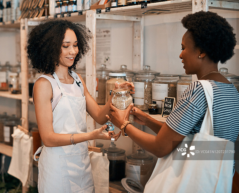 零浪费商店让绿色融入蔬菜水果图片素材
