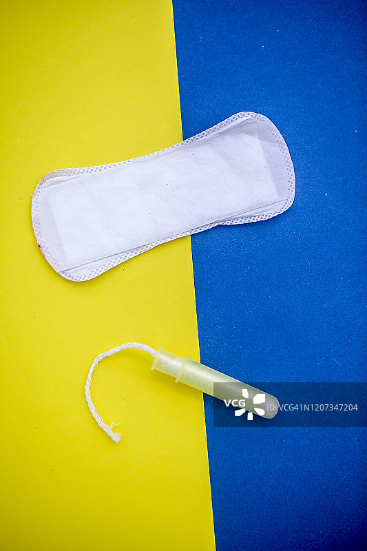 卫生棉条和卫生巾俯视图图片素材