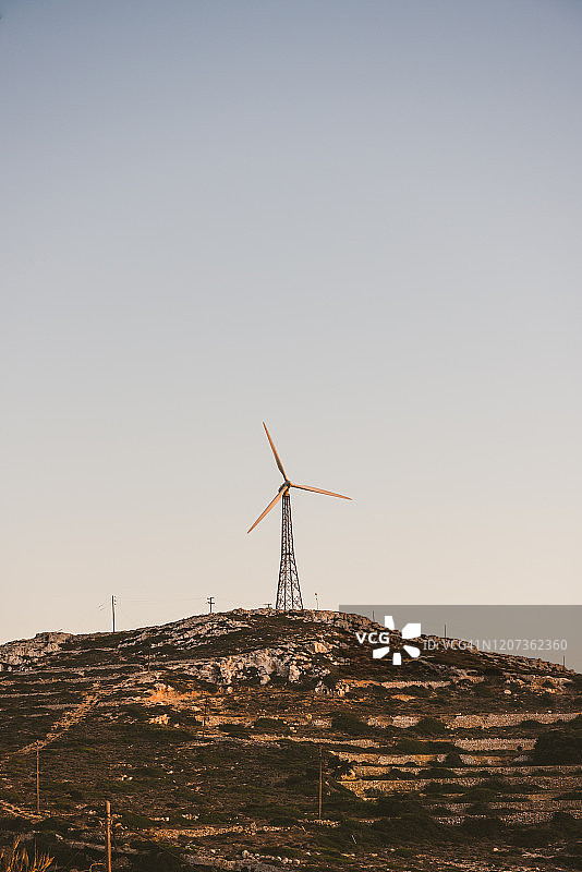 日落时分的风力涡轮机图片素材