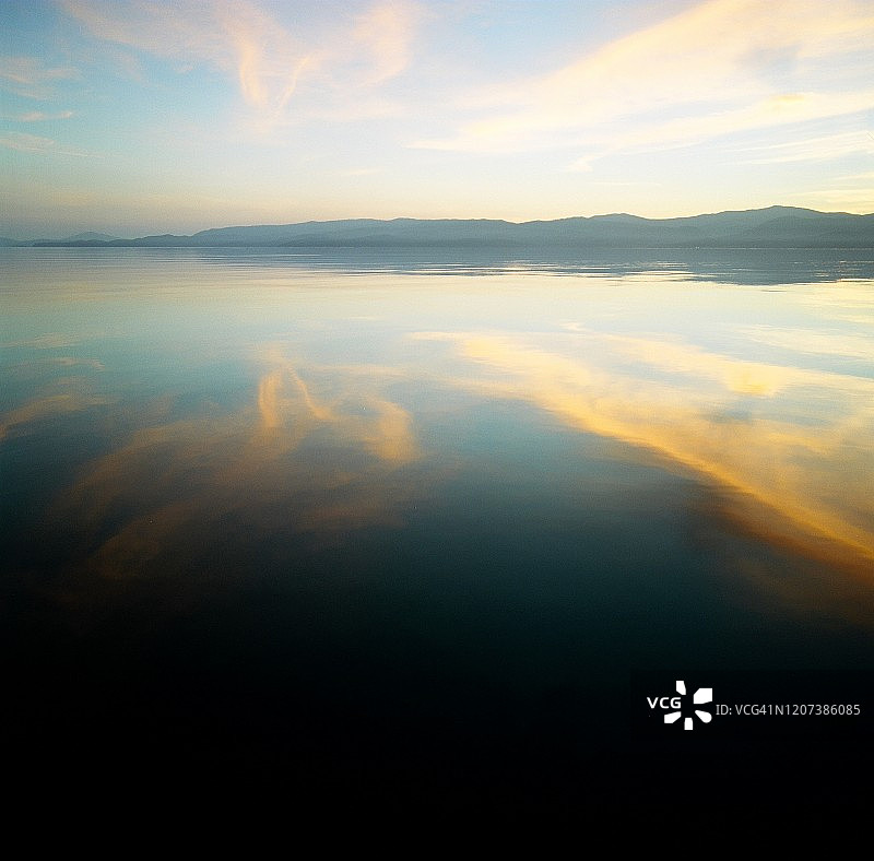 蒙大拿州平头湖日落图片素材