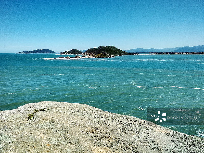 弗洛里亚诺波利斯市巴西海岸的沉船海滩景色图片素材