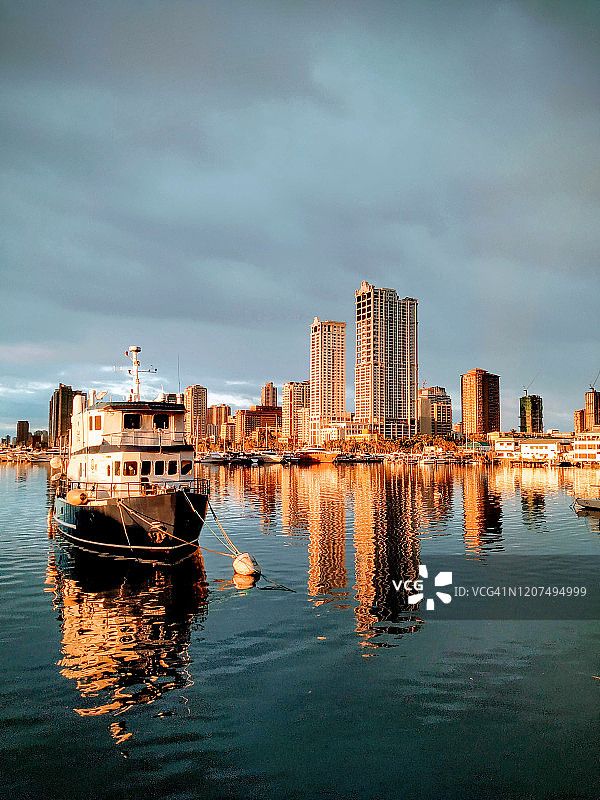 马尼拉的十年首日落图片素材