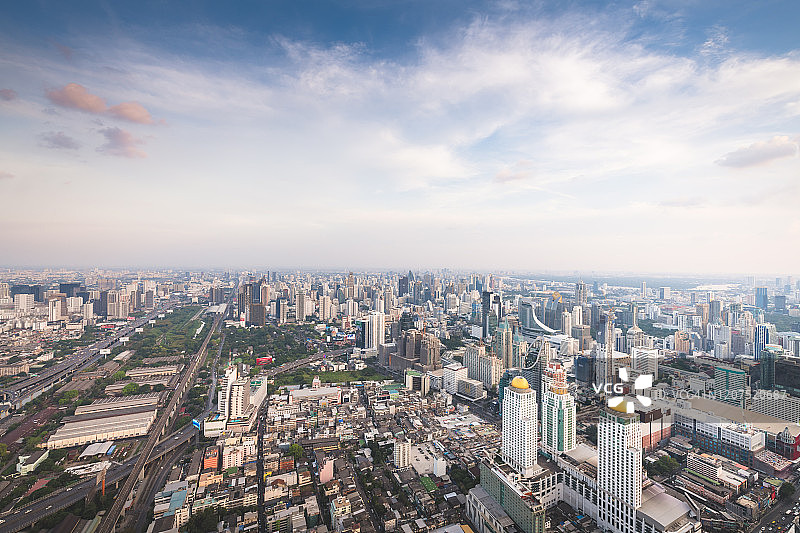 泰国曼谷商业区（巴吞南、中央世界）黄昏景色全景图片素材
