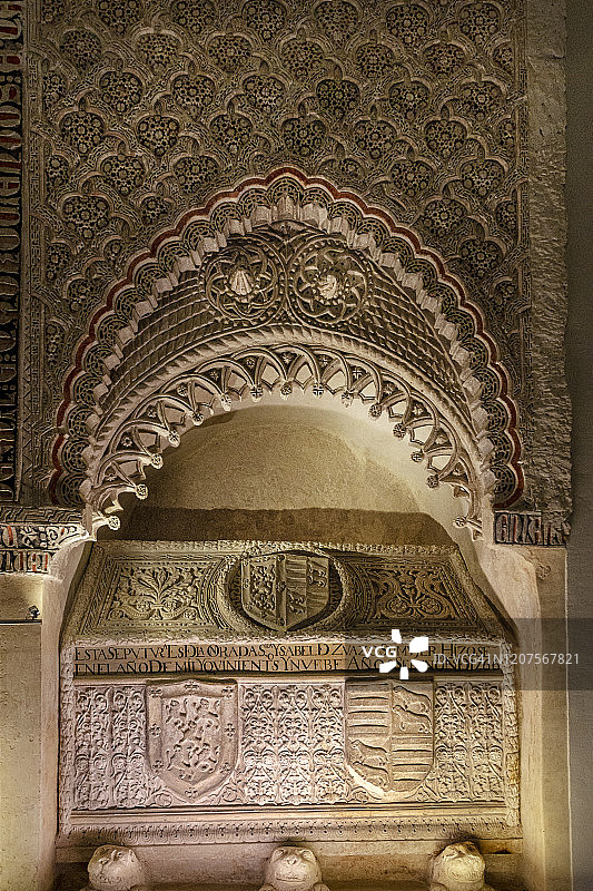 西班牙库埃拉尔圣埃斯特万穆德哈尔教堂中的坟墓图片素材