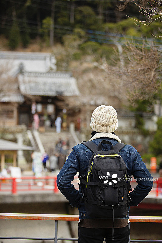 千禧一代和孩子在修善寺温泉旅行图片素材