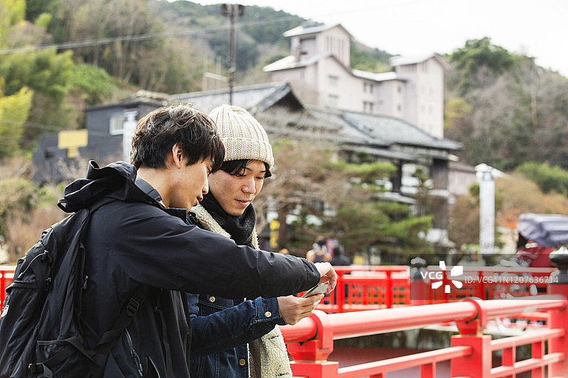 千禧一代和孩子在修善寺温泉旅行图片素材