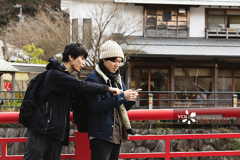 千禧一代和孩子在修善寺温泉旅行图片素材