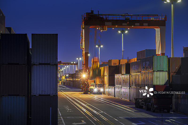 集装箱货轮码头图片素材