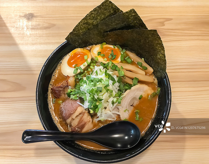 东京拉面店的横滨拉面图片素材