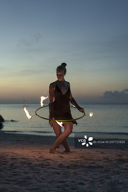 黄昏火焰舞图片素材