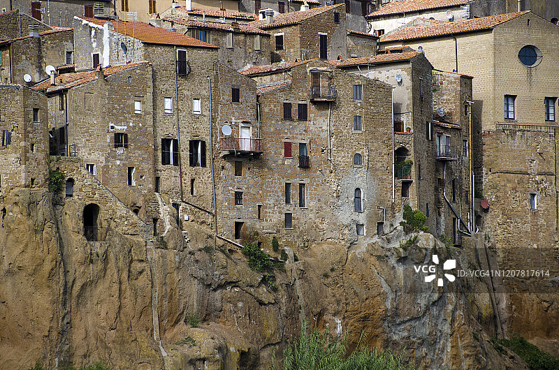 壮观的皮蒂利亚诺中世纪围墙城镇图片素材