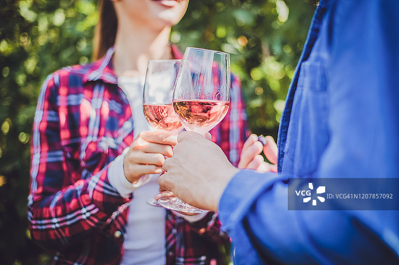 在葡萄园品酒图片素材