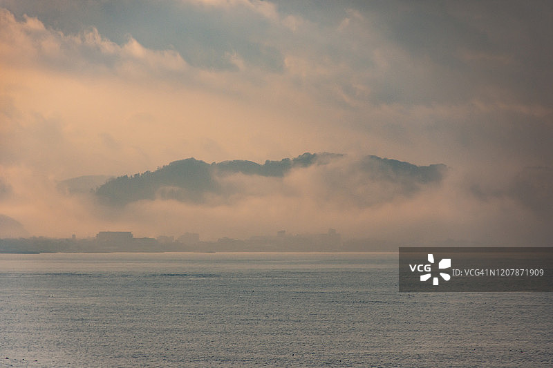 日本神奈川县清晨的海滩图片素材