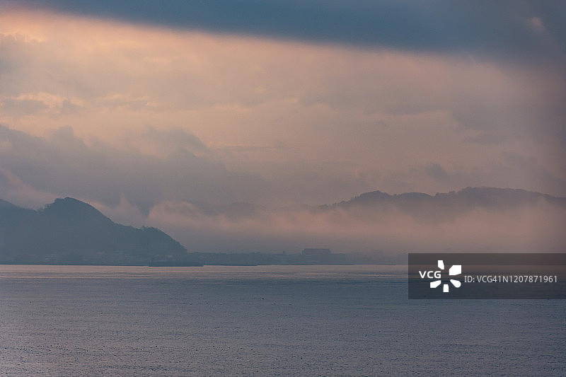 日本神奈川县清晨的海滩图片素材