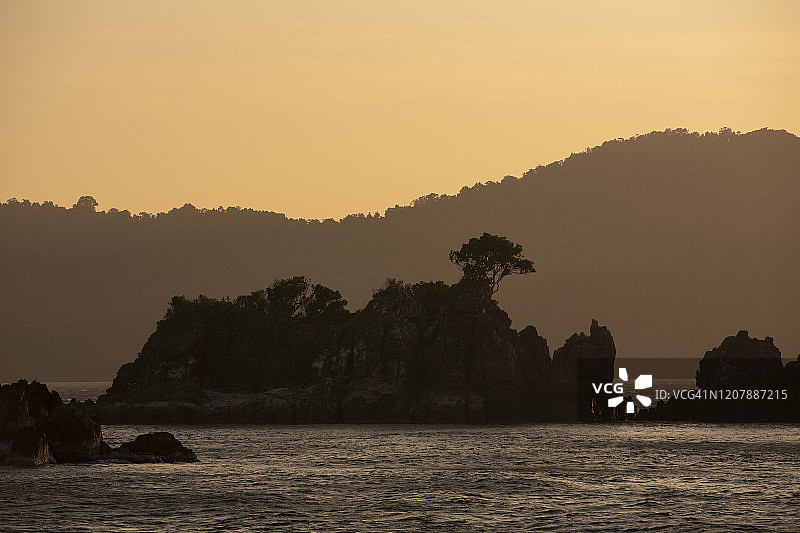 岩石和海图片素材