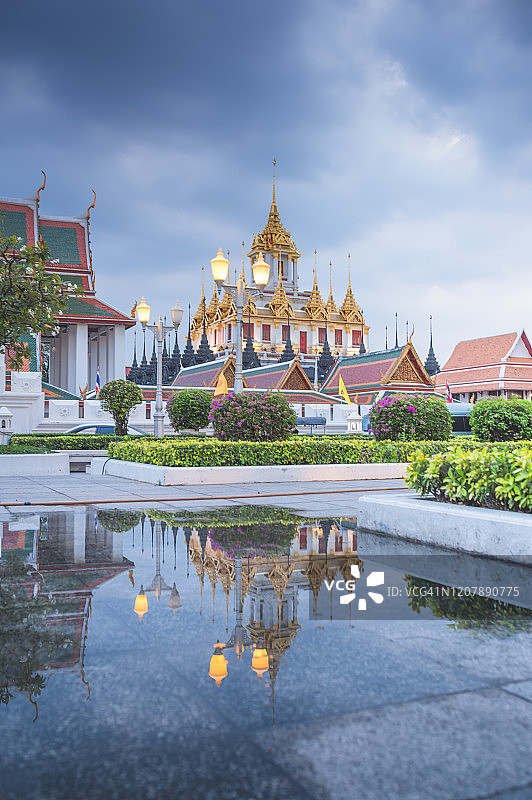 泰国曼谷拉查那达兰寺的金属城堡图片素材