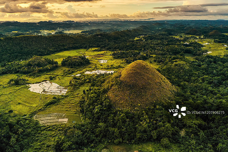巧克力山鸟瞰图图片素材