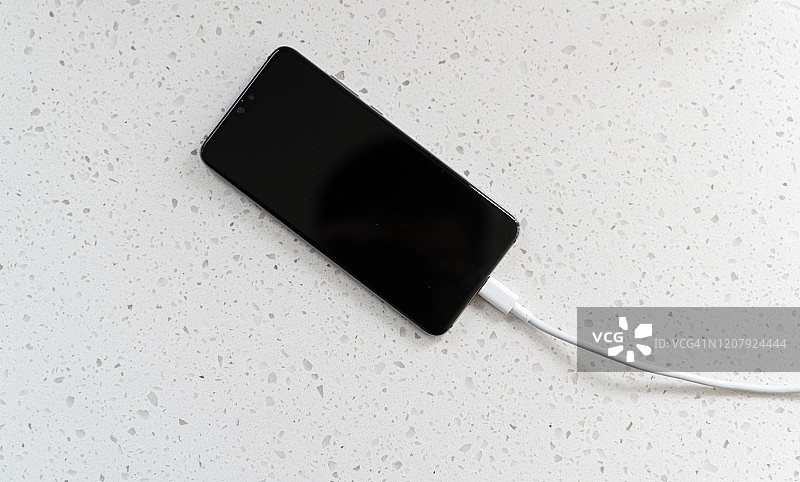 手机充电特写图片素材