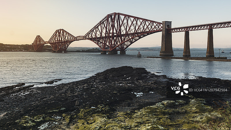 英国爱丁堡福斯铁路桥日落景色图片素材