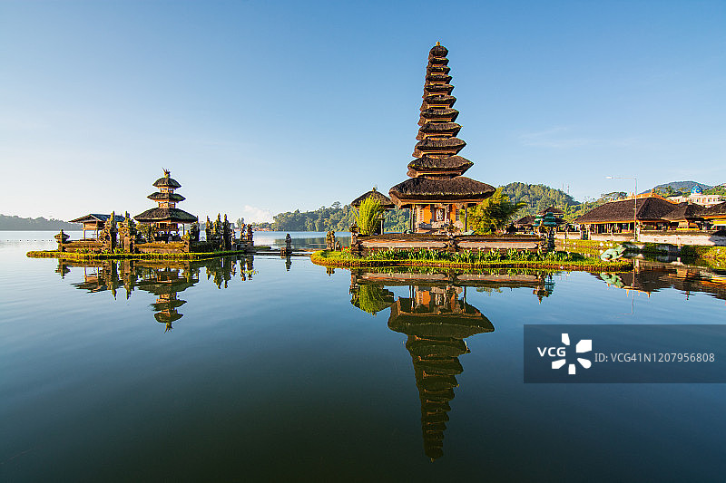 巴厘岛布拉坦水神庙图片素材