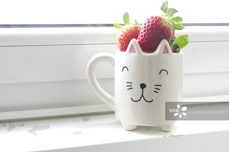 新鲜的红色草莓图片素材