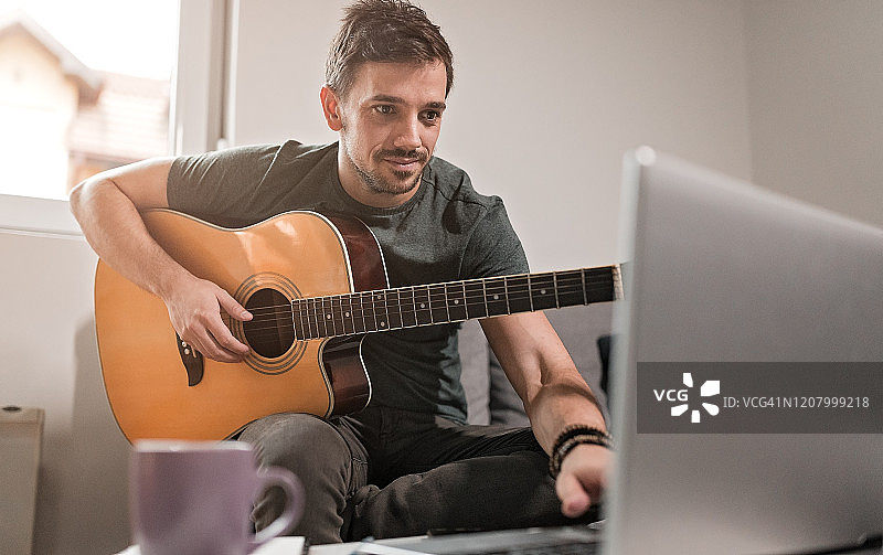 在线查找新和弦图片素材