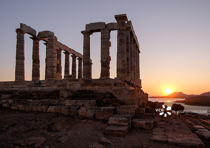希腊苏尼翁海岬波塞冬神庙的日落图片素材