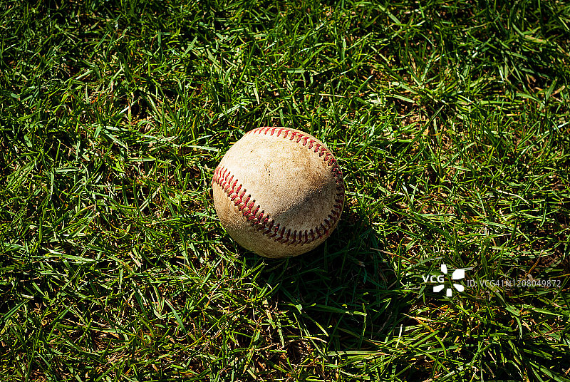 草地上的棒球图片素材