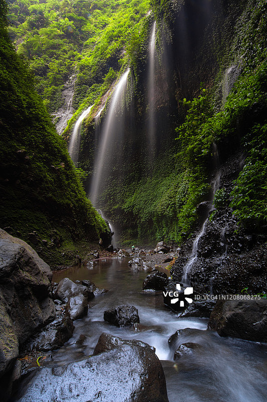 马达卡里普拉瀑布：爪哇最高、印尼第二高图片素材