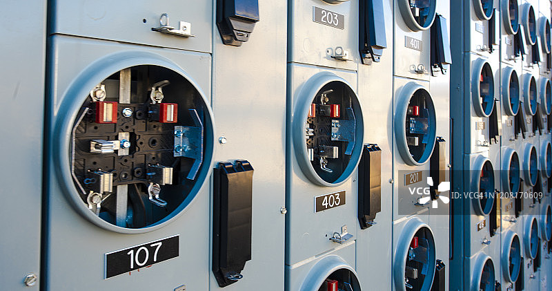 施工现场的现代配电箱图片素材