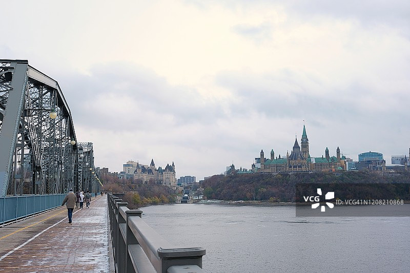 加拿大渥太华的亚历山德拉桥图片素材