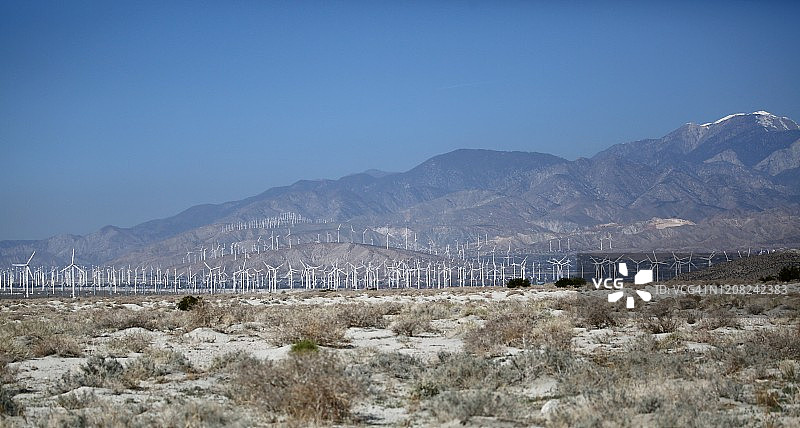 风力涡轮机的农场图片素材