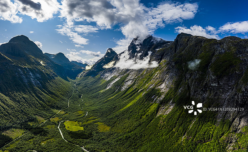 挪威Trollstigen附近山脉全景图片素材