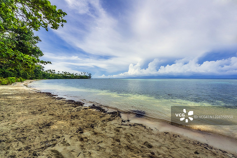 巴布亚新几内亚特罗布里恩群岛基塔瓦岛空旷的海滩图片素材