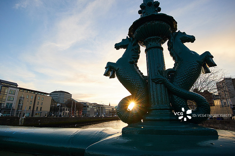 爱尔兰都柏林市的格拉attan桥图片素材