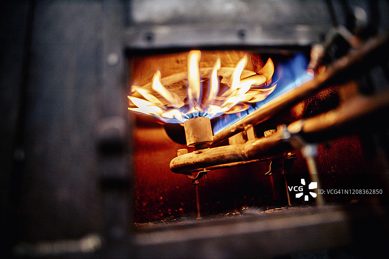 奥地利，铸造厂燃烧的熔炉图片素材