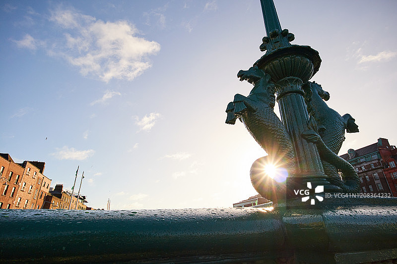 爱尔兰都柏林市的格拉attan桥图片素材