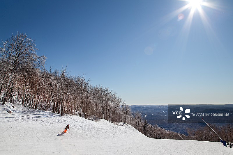 在翠湖山庄滑雪图片素材