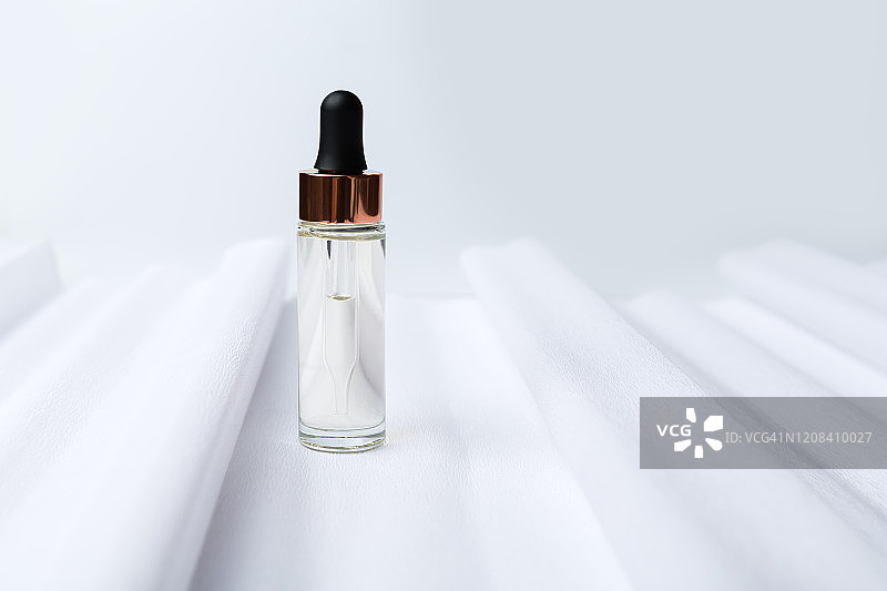 天然化妆品成分与精华液美妆概念图片素材