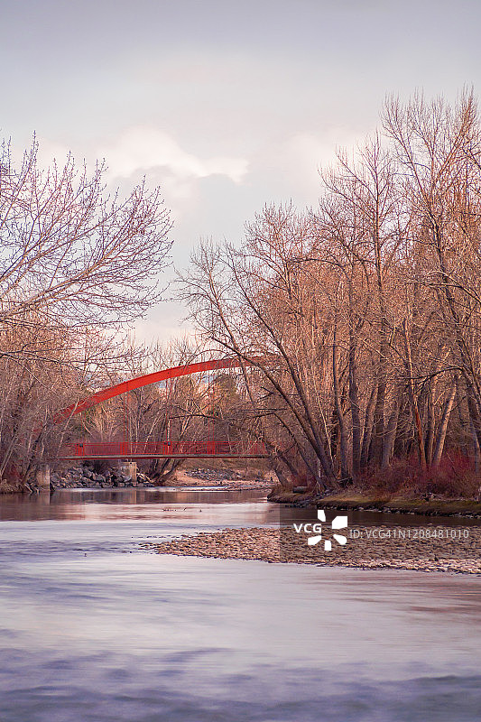 博伊西河绿化带上的桥梁图片素材
