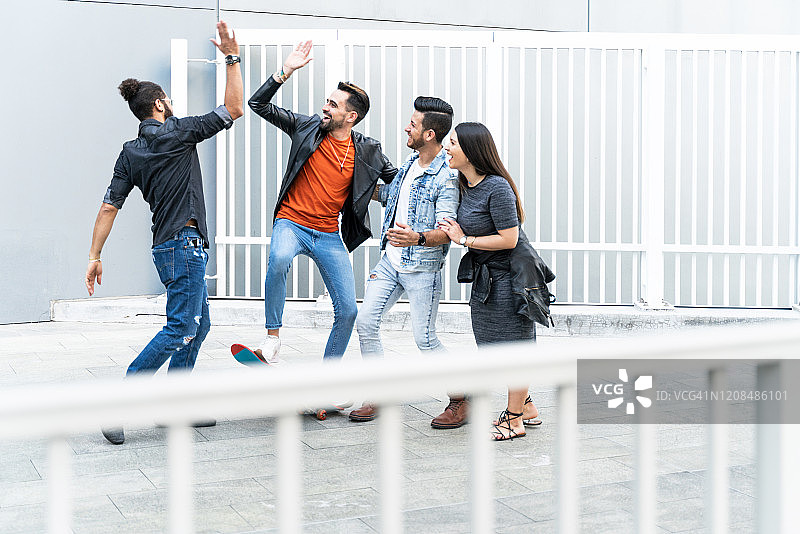 千禧一代的骄傲与快乐图片素材