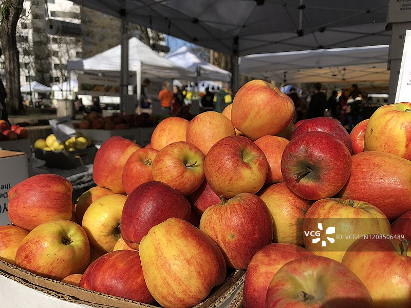 俄勒冈州波特兰市农贸市场上的苹果图片素材