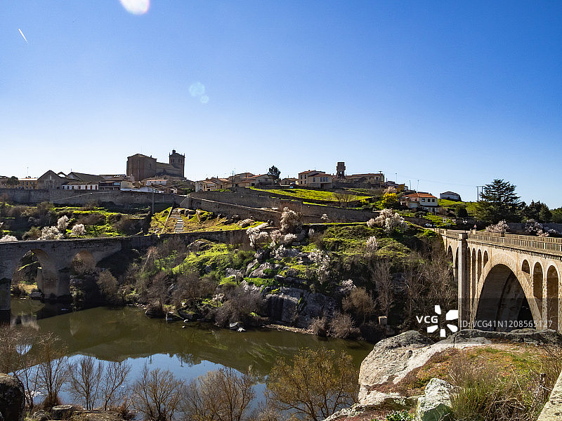 莱德斯马村庄春季全景图片素材
