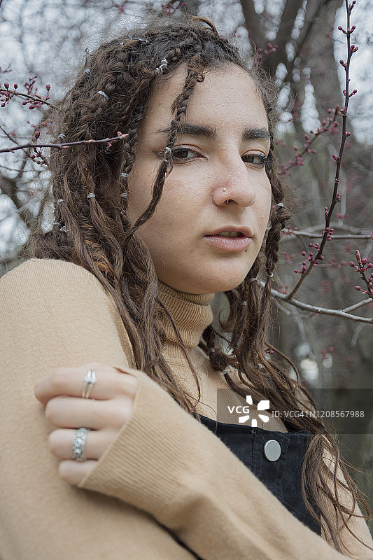 年轻女孩肖像图片素材