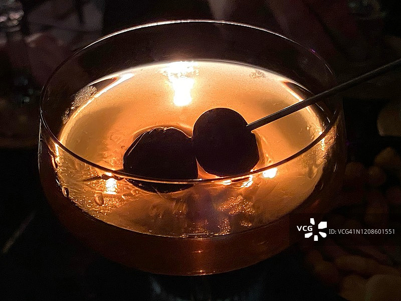 经典禁酒时期的曼哈顿鸡尾酒图片素材