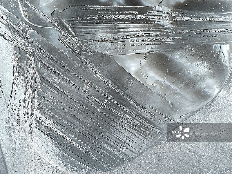 布满裂纹的冰块纹理特写图片素材