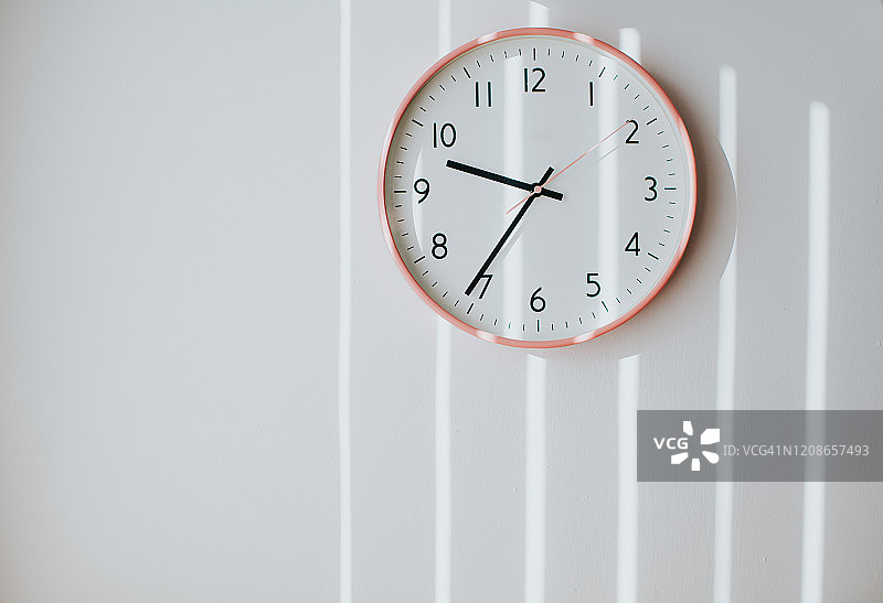 粉色时钟图片素材