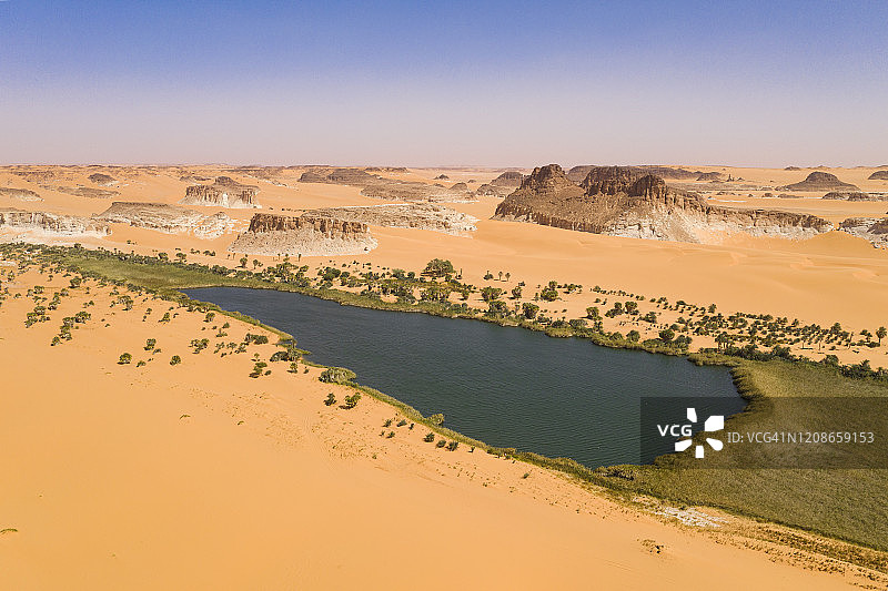 乍得撒哈拉恩内迪地区乌尼昂加塞里尔湖图片素材