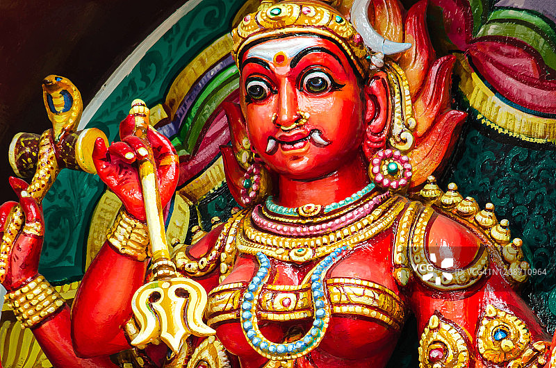 印度教神灵的彩色雕像图片素材