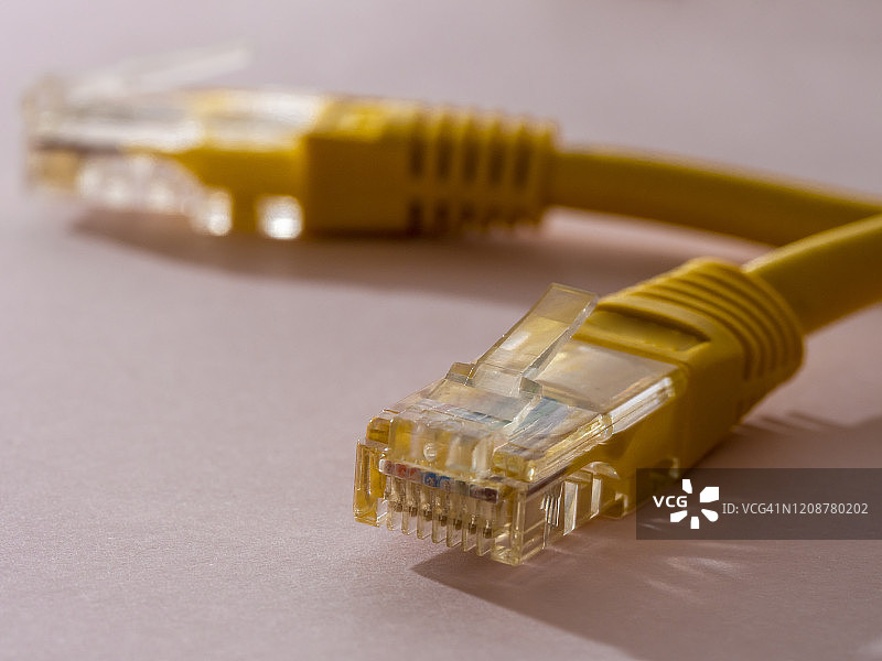 黄色RJ54以太网连接器图片素材